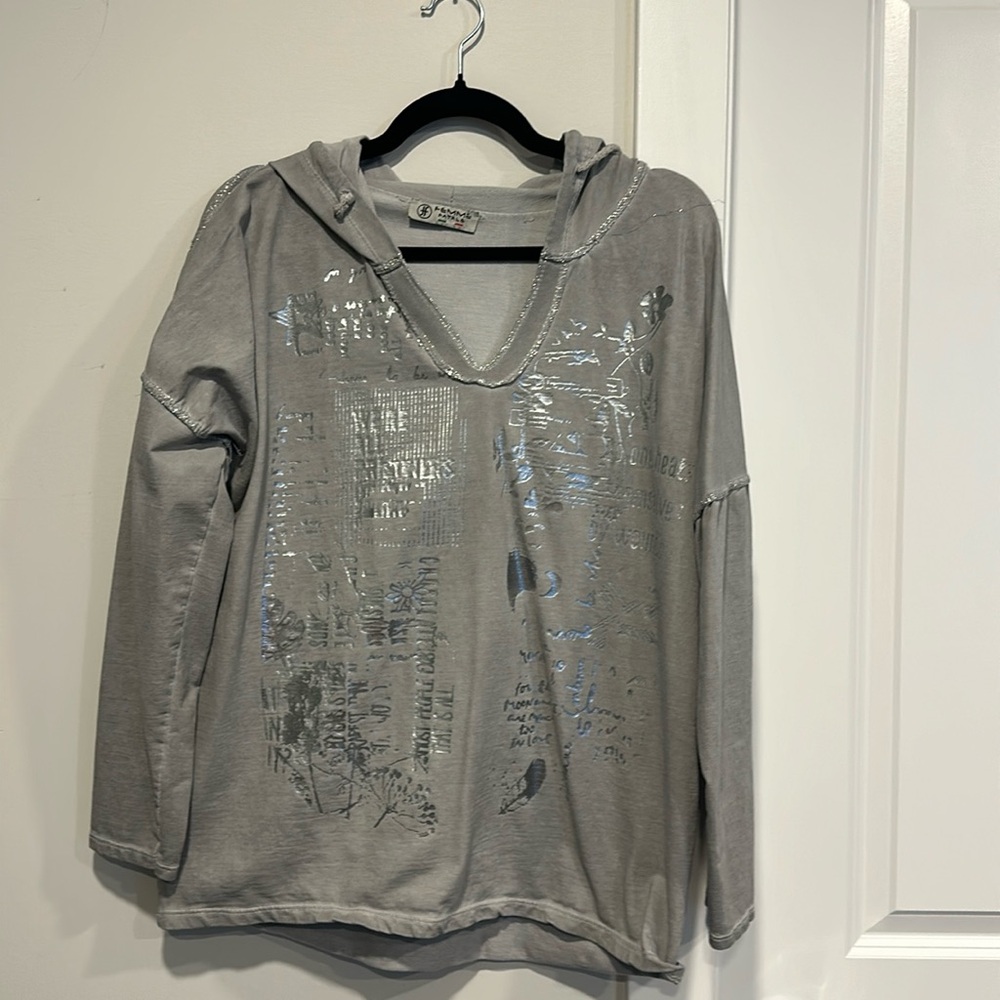 Casual femme fatale hoodie.